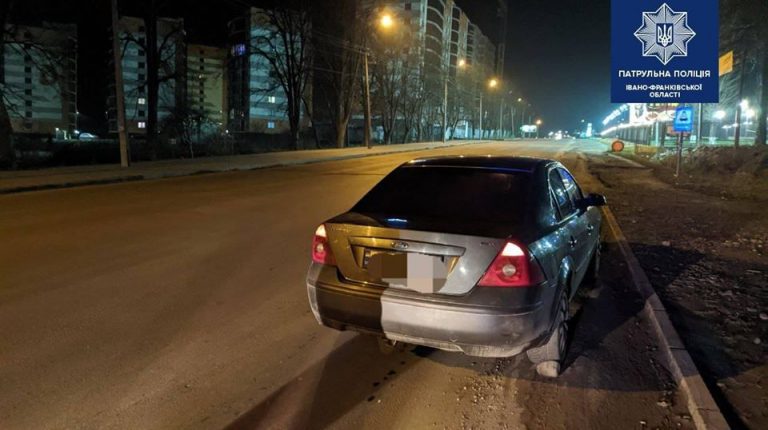 Двоє франківських водіїв “попалися” з підробленими документами