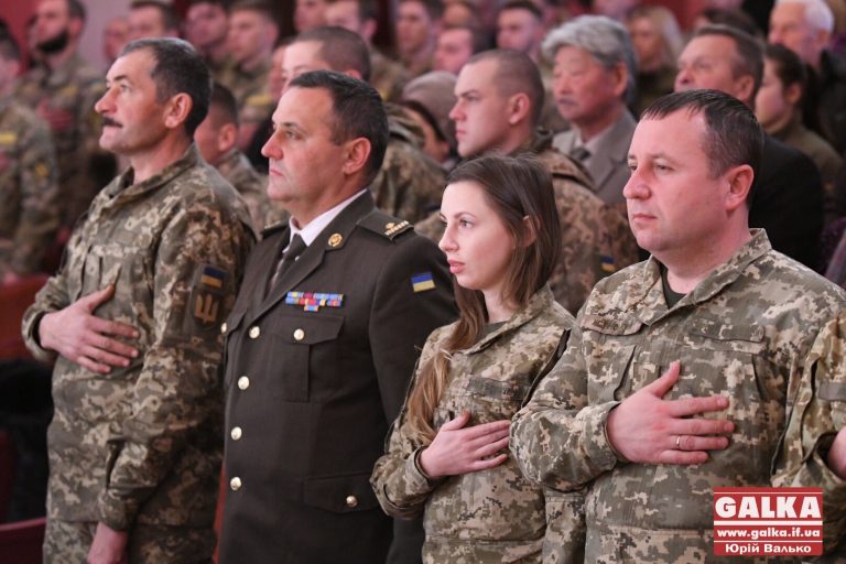 В обласному центрі святкують 28-му річницю Збройних сил України (ФОТО)