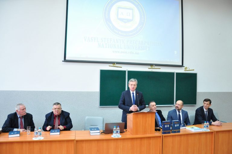 У Франківську представили працю про ЗУНР, над якою трудилися 146 науковців (ФОТО)