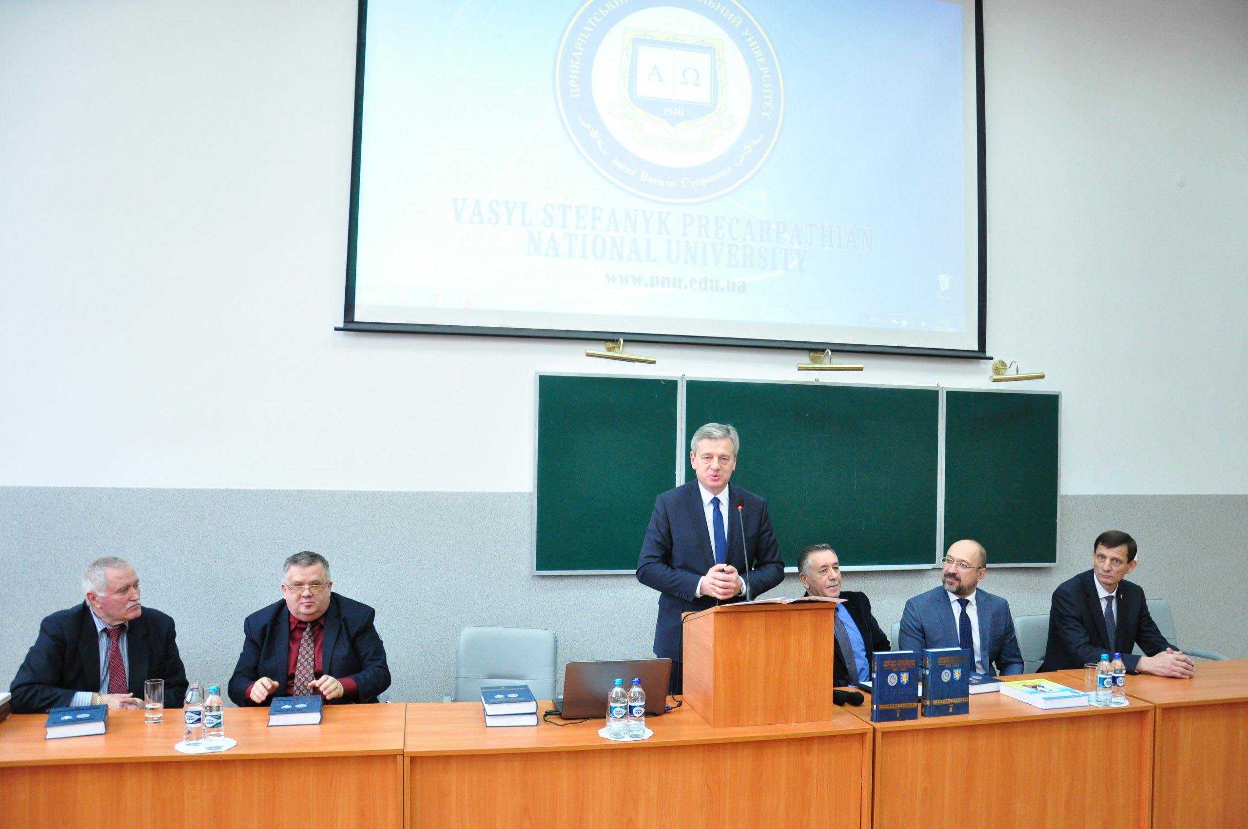 У Франківську представили працю про ЗУНР, над якою трудилися 146 науковців (ФОТО)