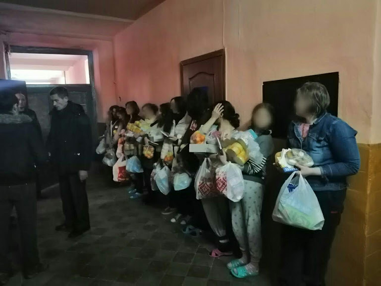 У Франківську ув’язнені молилися і отримали подарунки (ФОТО)