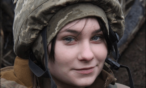 Сказала, що буду голодувати на КПП, поки зі мною не укладуть контракт, – юна бійчиня прикарпатської “десятки”