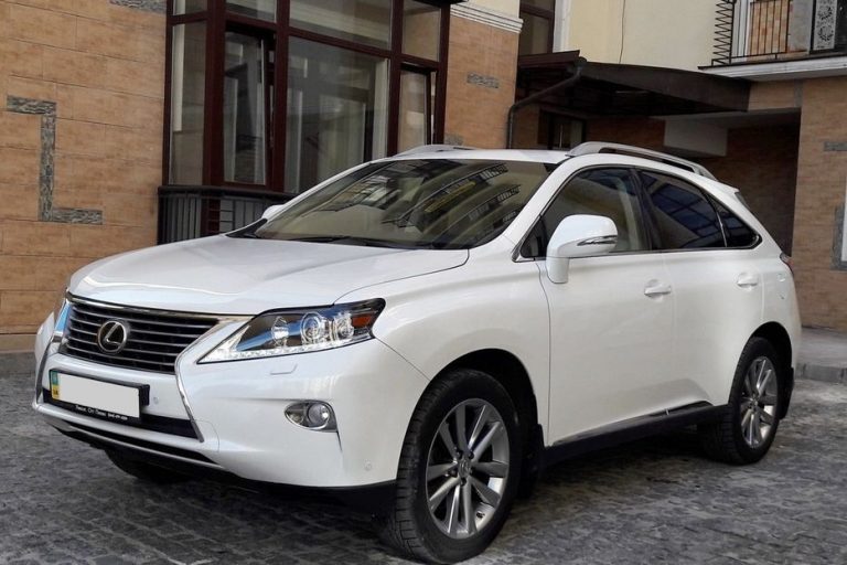 На документах Lexus’а депутата обласної ради виявили ознаки підробки