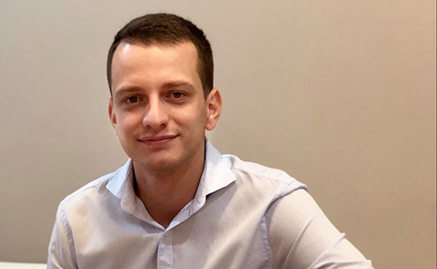 “Слуга народу” заявив, що вторгнення РФ до Криму спровокував “мовний закон” (ВІДЕО)