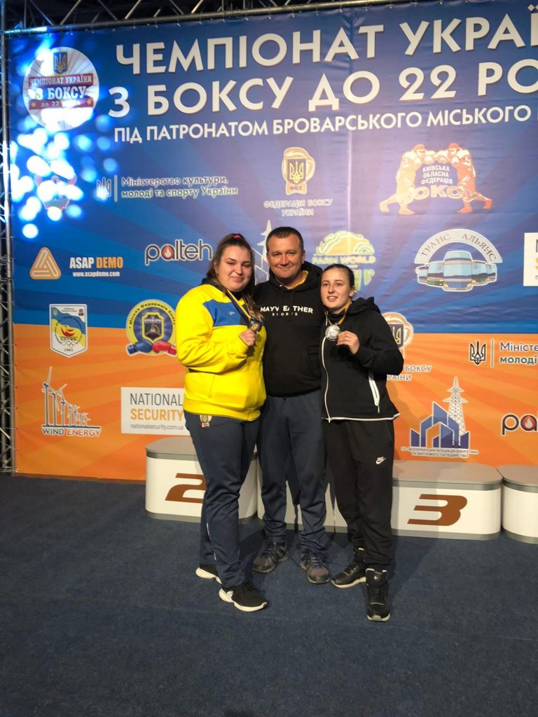 Два “срібла” та “бронзу” завоювали прикарпатські боксерки на чемпіонаті України