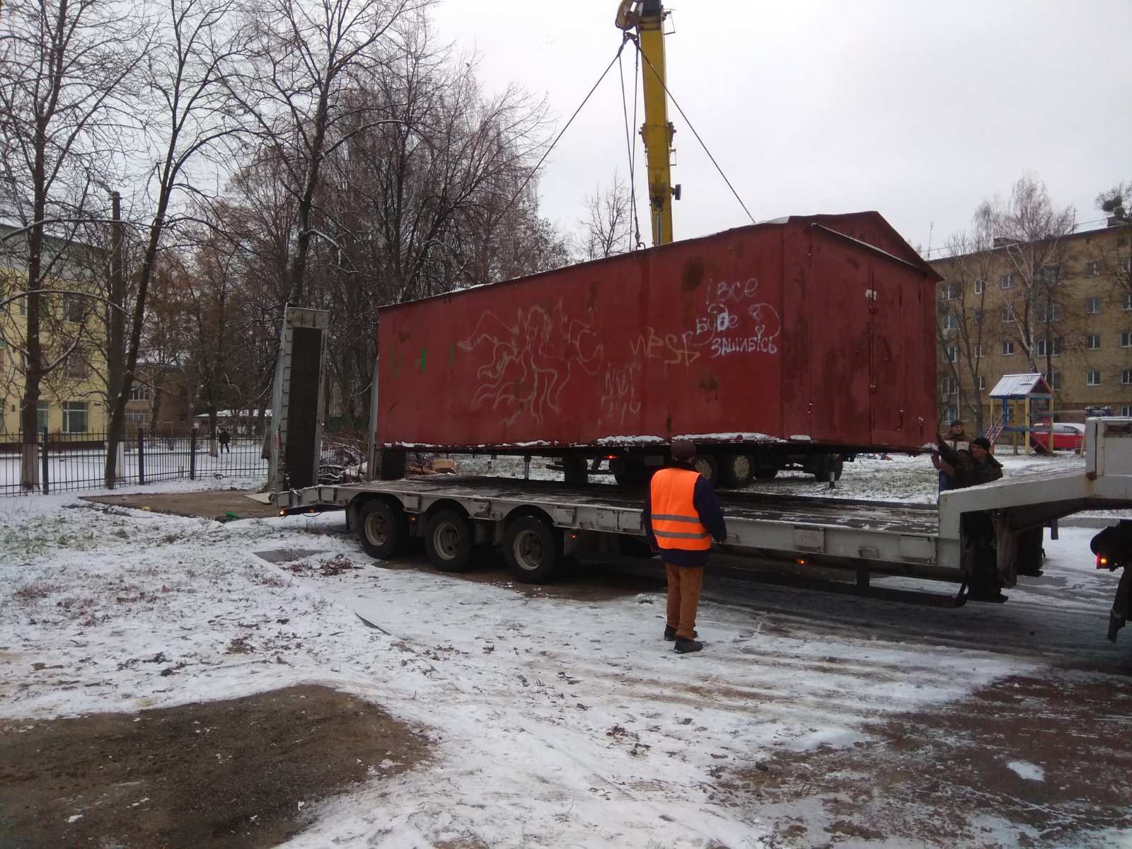 Понад 400 незаконних об’єктів демонтували цьогоріч у Франківську