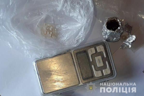 У помешканні франківця знайшли наркотики (ФОТО)