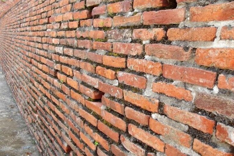 На прикарпатця впала стіна. Чоловік не вижив