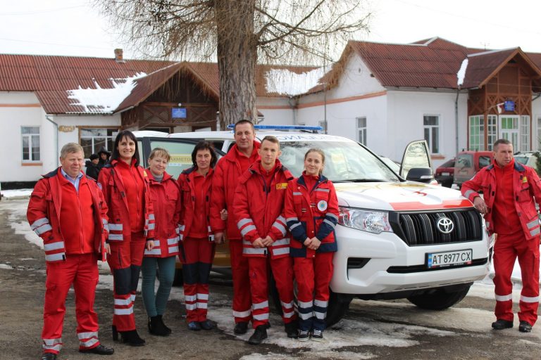 Делятинські медики отримали позашляховик зі сучасним обладнанням (ФОТО)