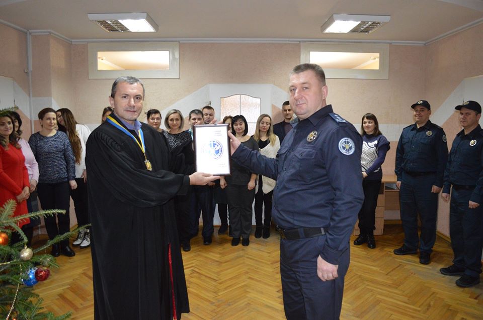 Служба судової охорони взяла під варту будинок правосуддя у Надвірній (ФОТО)