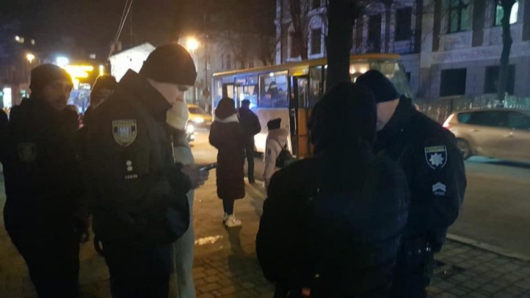 У центрі Івано-Франківська у дівчини вкрали телефон – злочинця затримав вартовий у свій вихідний (ФОТО)