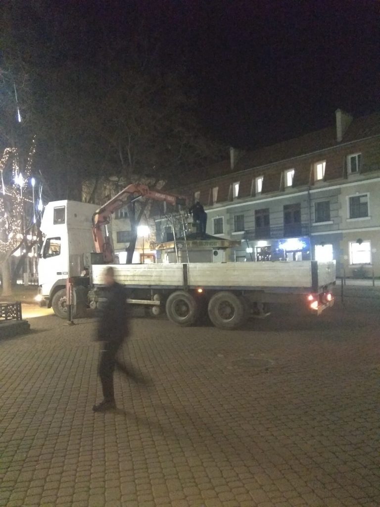 З центру міста демонтували “бородавку на носі” (ФОТОФАКТ)