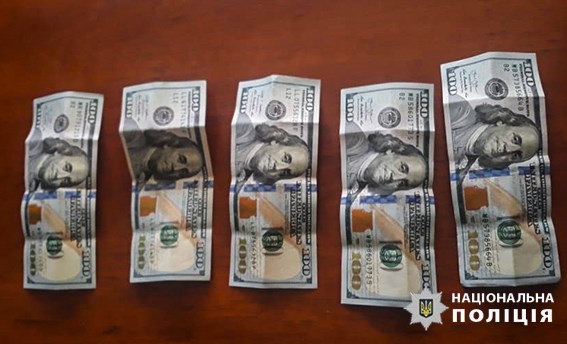 500 доларів хабаря пропонував калушанин капітану поліції за повернення машини (ФОТО)
