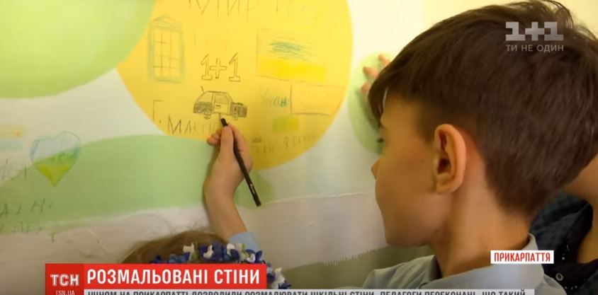У Тисмениці дітям дозволили розмальовувати шкільні стіни (ВІДЕО)