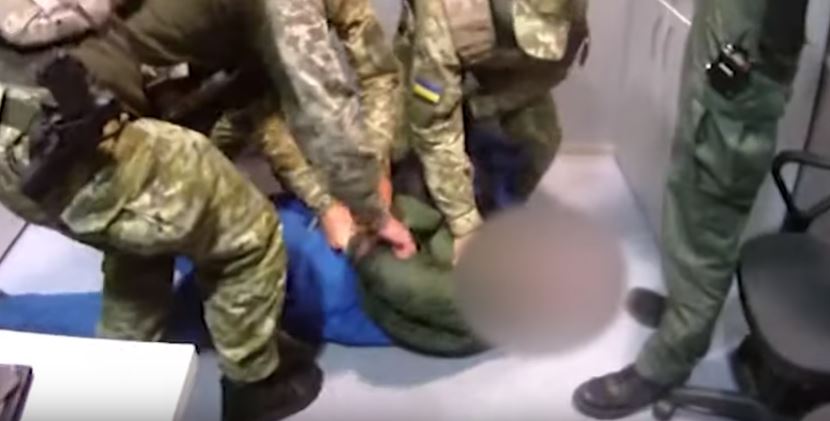 У “Борисполі” франківець ображав пасажирів та прикордонників. Його ефектно затримали (ВІДЕО)
