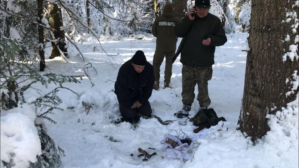 Франківські атовці у Чорному лісі “на гарячому” спіймали браконьєра (ФОТО, ВІДЕО)