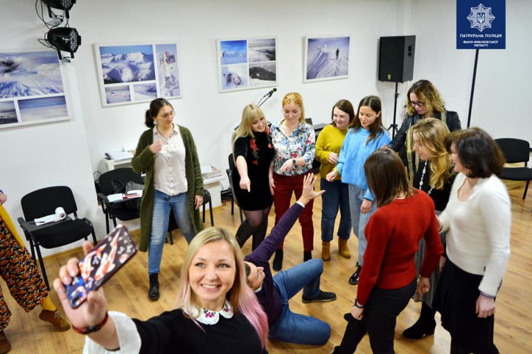 Франківські патрульні вчилися через драму протидіяти негативу у суспільству (ФОТО)