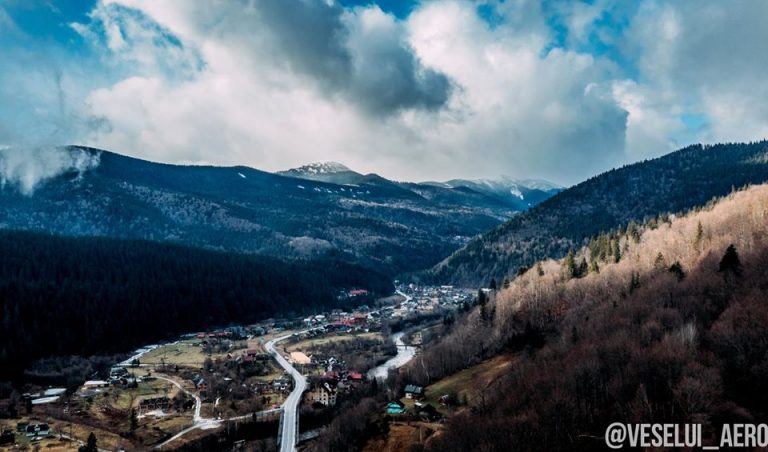 У мережі показали світлини лютневих безсніжних Карпат (ФОТО)