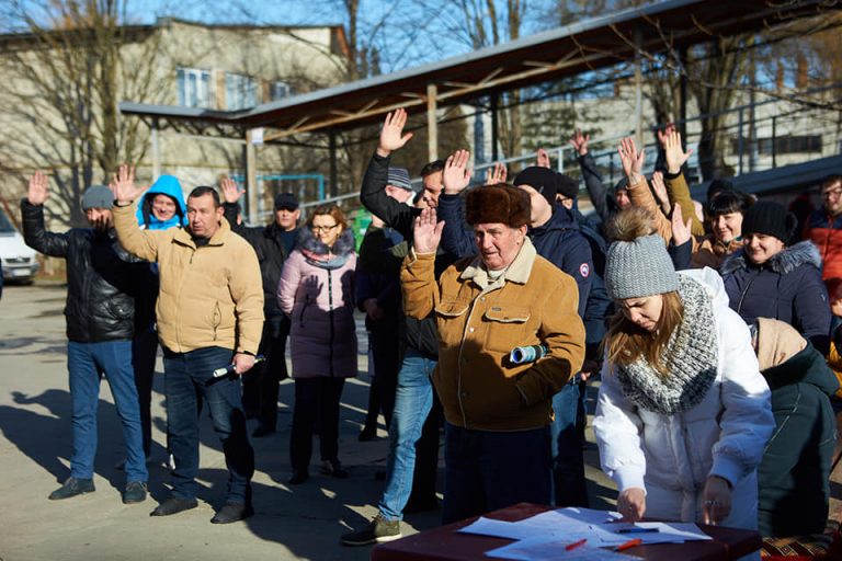 Жителі багатоповерхівок на Тролейбусній просяться у Франківськ (ФОТО)