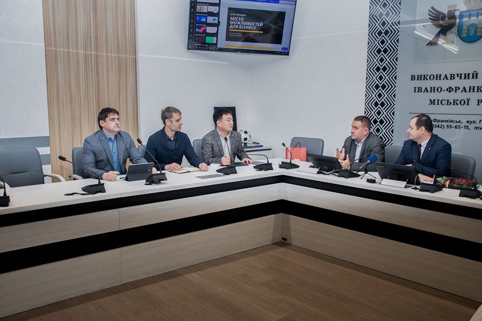 Франківські чиновники з китайськими партнерами обговорили будівництво розв’язки моста на Пасічну (ФОТО)