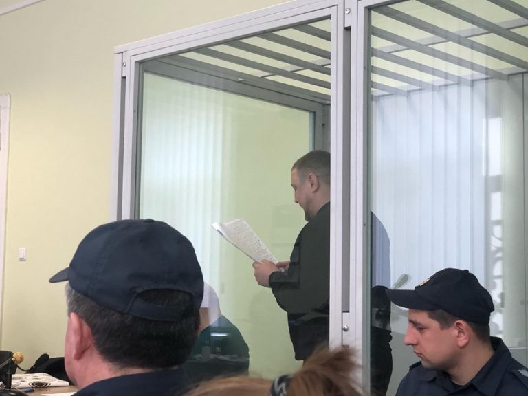 Брехня, погрози, побиття: «Дира» розповів, як під Ратушею стріляв у підприємця