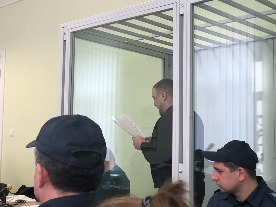 Брехня, погрози, побиття: «Дира» розповів, як під Ратушею стріляв у підприємця
