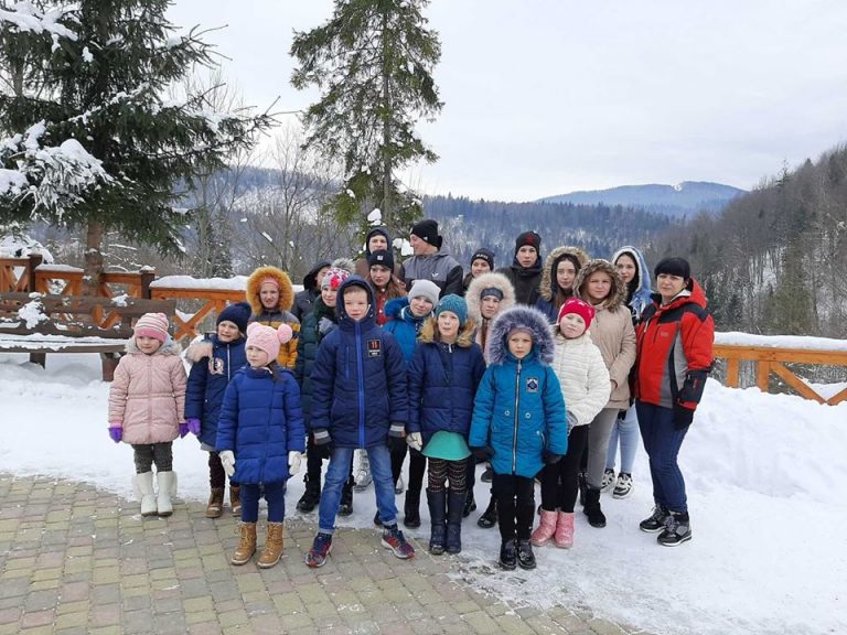 Для діток із центру соціально-психологічної реабілітації атовці влаштували мандрівку в гори (ФОТО)