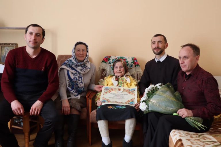 Прикарпатці виповнилося 100 років. Її благословив Папа Франциск (ФОТО)