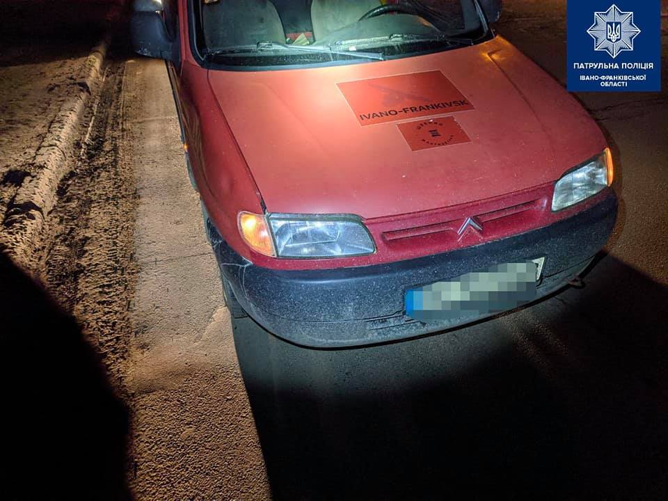 У Франківську водій під кайфом і з наркотиками спробував відкупитися від патрульних (ФОТО)