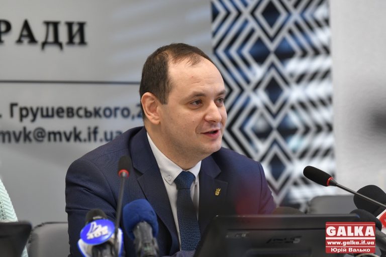 “Город – не громадське місце”, – мер Франківська закликав молодих їхати садити картоплю