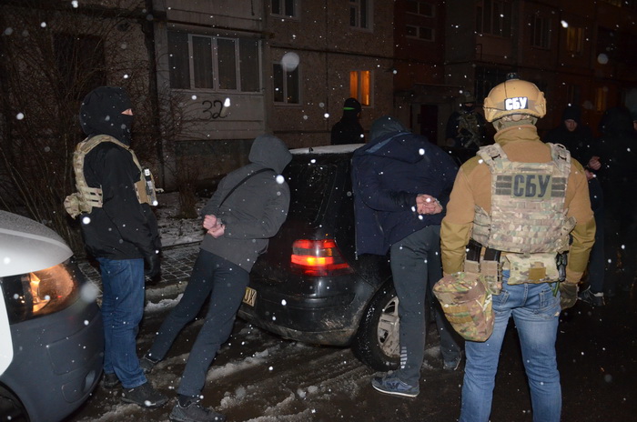 На Прикарпатті затримали рекетирів, які вимагали 30 тисяч доларів у комерсантки (ФОТО, ОНОВЛЕНО)