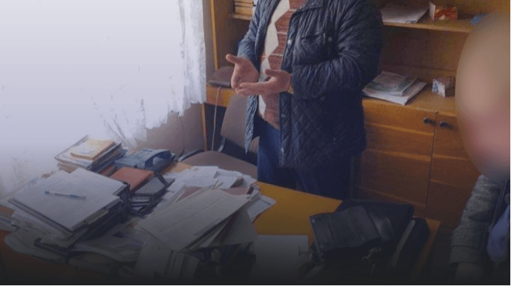 Два хабаря за день: горе-війта оштрафували на Прикарпатті