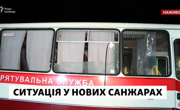 Биті вікна і барикади з вогнем: на Полтавщині відтіснили протест і завезли людей з Уханю (ВІДЕО)