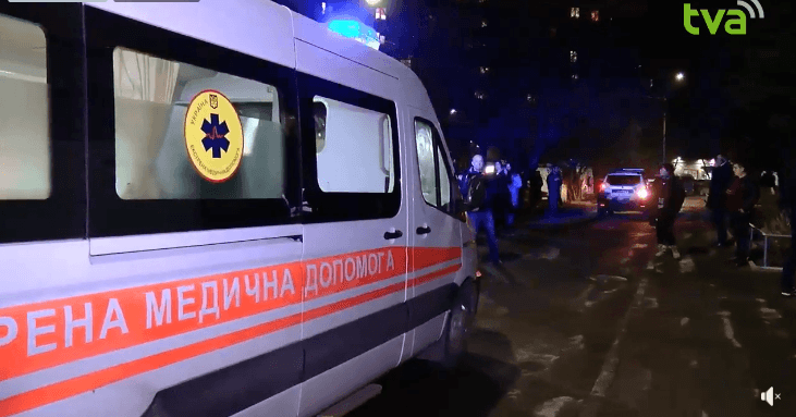 У Чернівцях сусіди чоловіка з коронавірусом шантажем домоглися госпіталізації його здорової дружини (ВІДЕО)