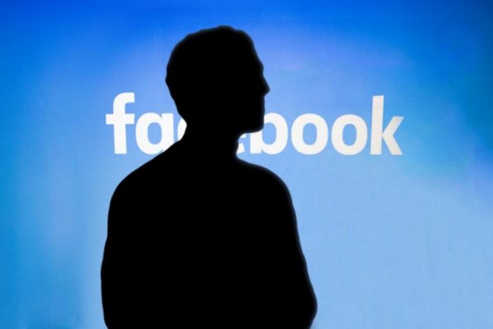Facebook отримала новий дизайн і темну тему
