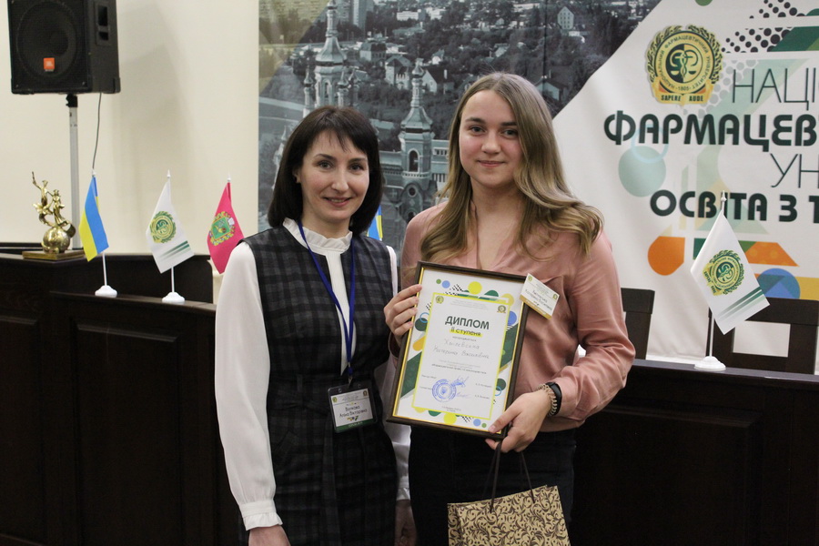 Друге місце здобула франківська студентка на Всеукраїнській олімпіаді з фармацевтики (ФОТО)