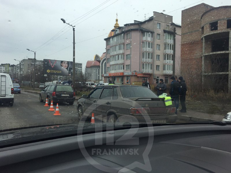 На Надрічній “ВАЗ” в’їхав у “Фольксваген” (ВІДЕО)