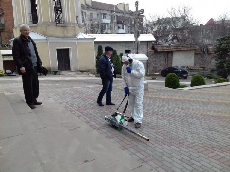 У Калуші провели дезінфекцію в церкві (ВІДЕО)