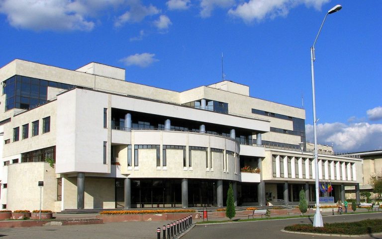 Прикарпатці зібрали книги для українців Румунії