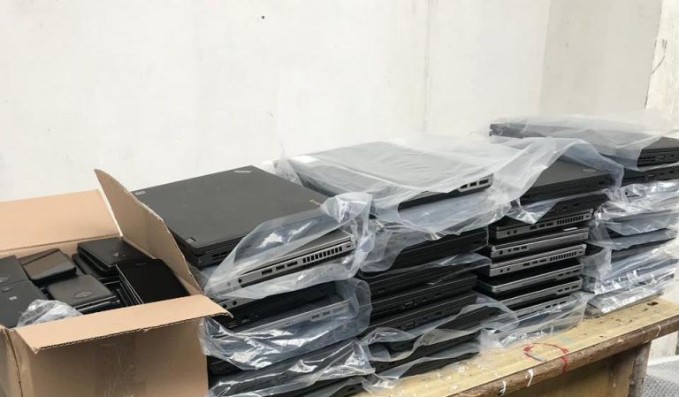 Десятки смартфонів і комп’ютерів намагався нелегально ввезти в Україну прикарпатець (ФОТО)