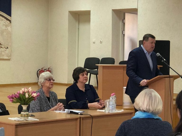 Школи та дитсадки Франківська поки не планують відправляти на карантин через коронавірус