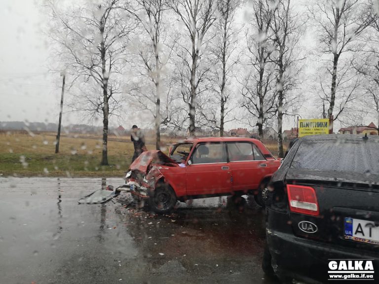 На в’їзді у Франківськ сталася масштабна ДТП (ФОТО, ОНОВЛЕНО)