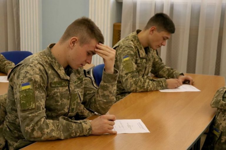 Прикарпатців кличуть на навчання до військових вишів