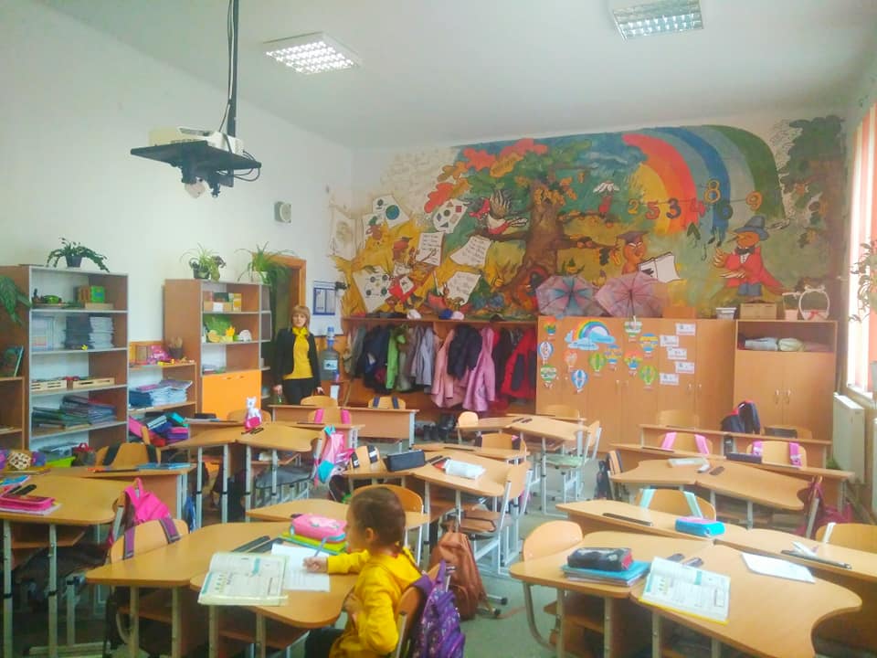 Для перших класів Коломийської ОТГ закупили 30 проєкторів (ФОТО)