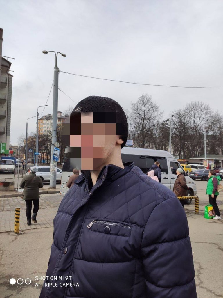 “Медицина в таких випадках безсила”, – муніципали зняли з перил мосту над коліями двох юнаків (ФОТО)