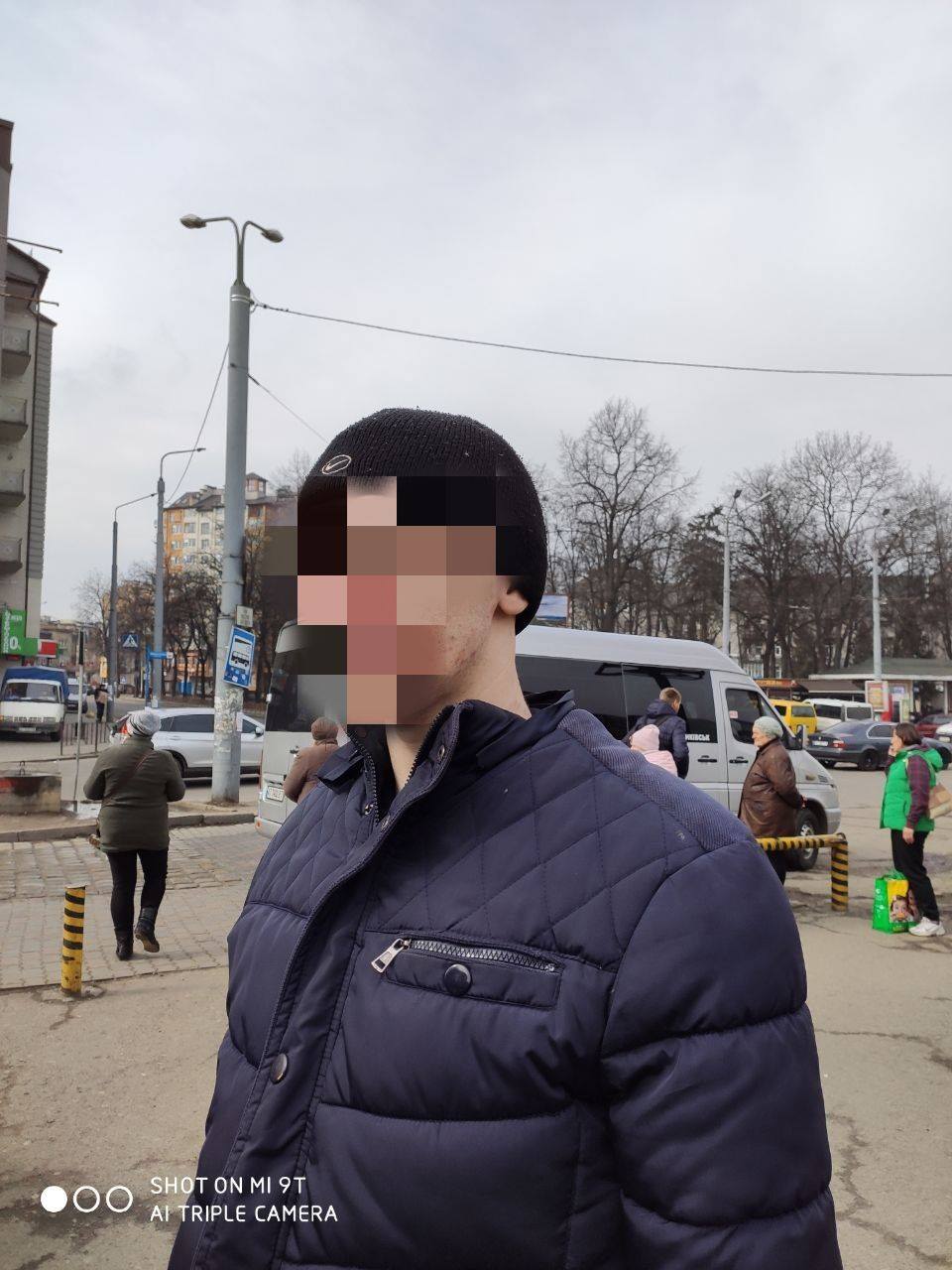 “Медицина в таких випадках безсила”, – муніципали зняли з перил мосту над коліями двох юнаків (ФОТО)