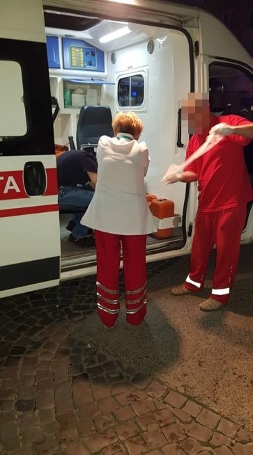 У Франківську поліціянти врятували чоловіка, якому стало зле посеред вулиці