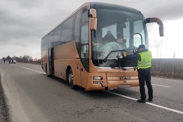 На Прикарпатті пасажирський автобус на смерть збив чоловіка (ФОТО, ОНОВЛЕНО)