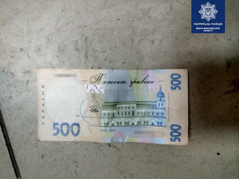 У Франківську агресивний молодик хотів відкупитися від патрульних за 1000 гривень