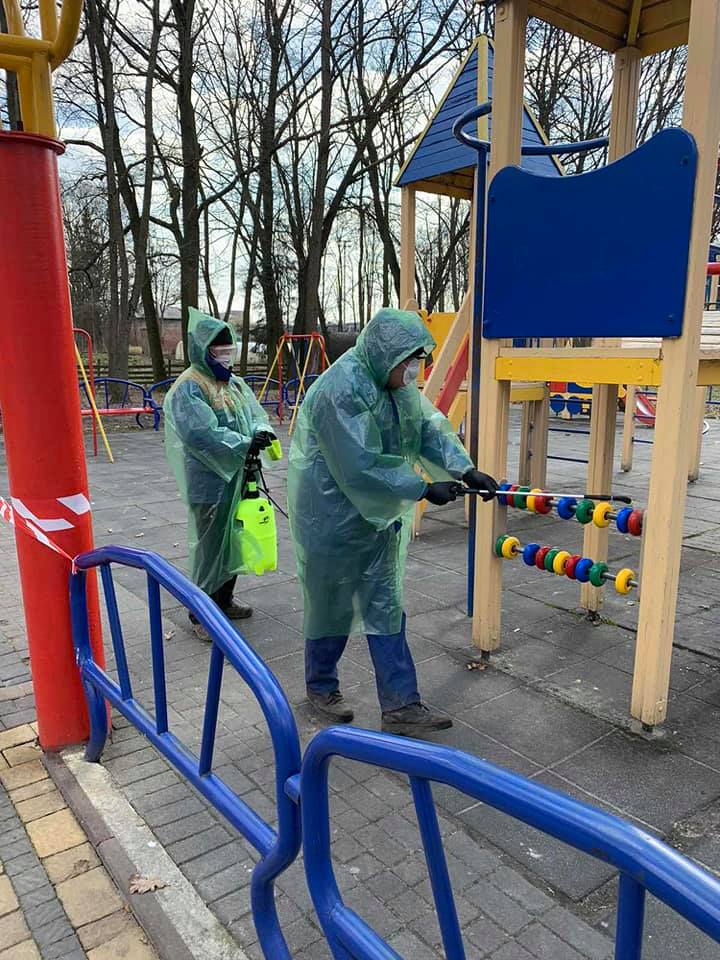 Дезінфікують все: Івано-Франківськ взялися мити “до блиску” (ФОТО)